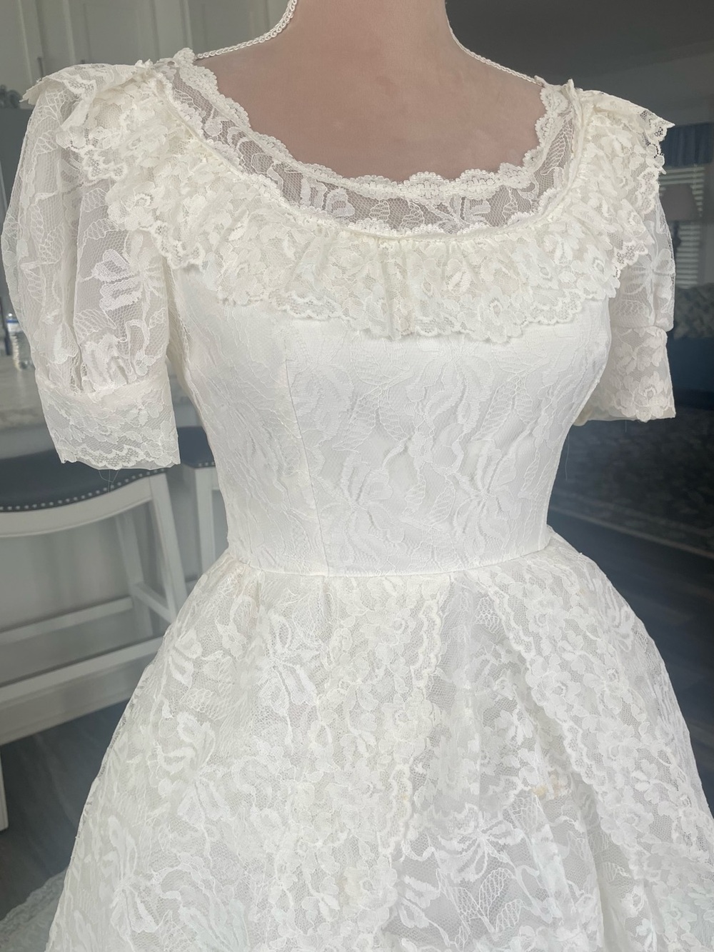 Elegant White Wedding Down with Ruffled Neckline, Ruffled skirt & train, Size 6